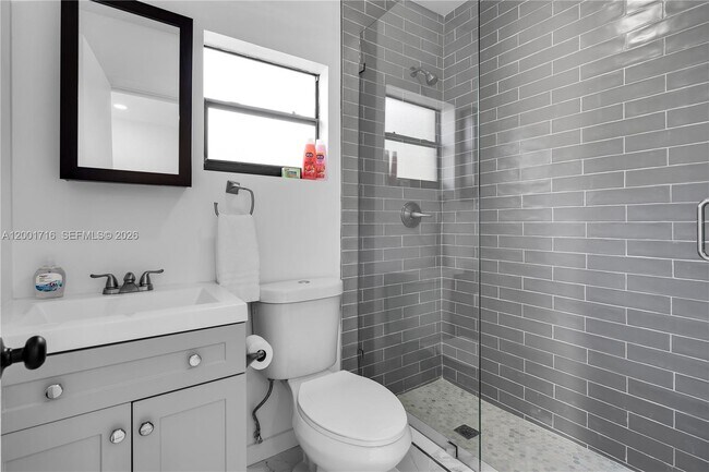 Building Photo - 1510 Normandy Dr