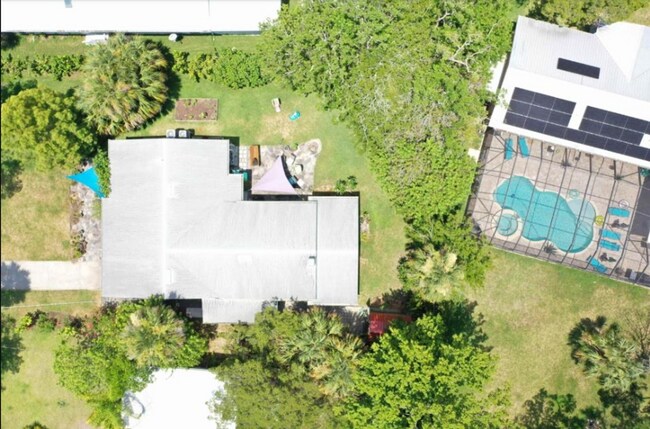 Building Photo - DAVID SHORES RENTAL AVAILABLE!