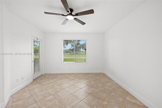 Building Photo - 1025 Coral Club Dr