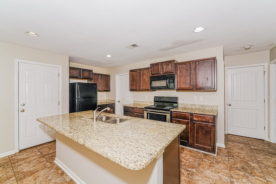 Building Photo - 9340 Hoffman Pl