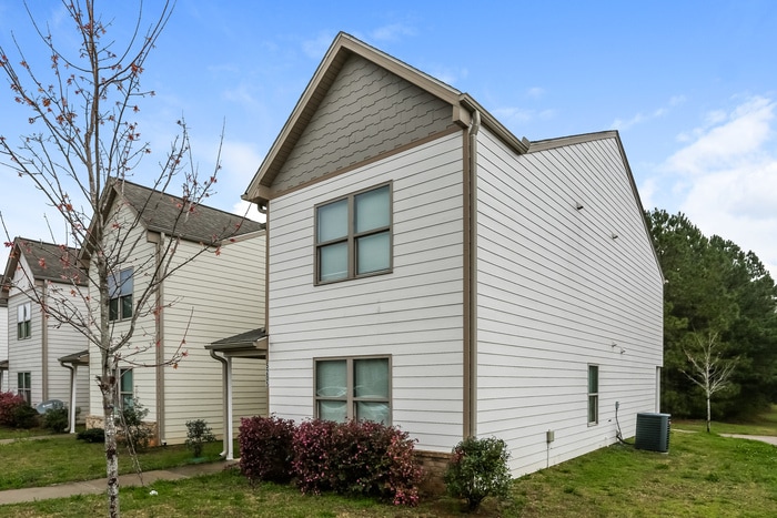 Building Photo - 5205 Tew Ln SW