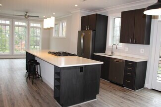 Building Photo - 904 N Buchanan Ct