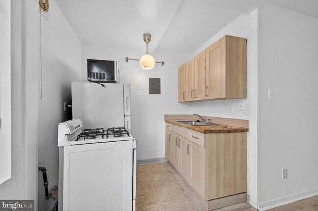 Building Photo - 940 25th St NW