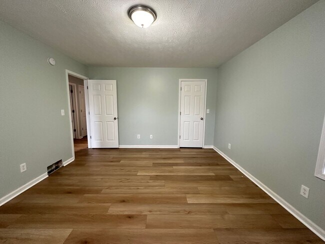 Building Photo - 2075 Janes Ave NE