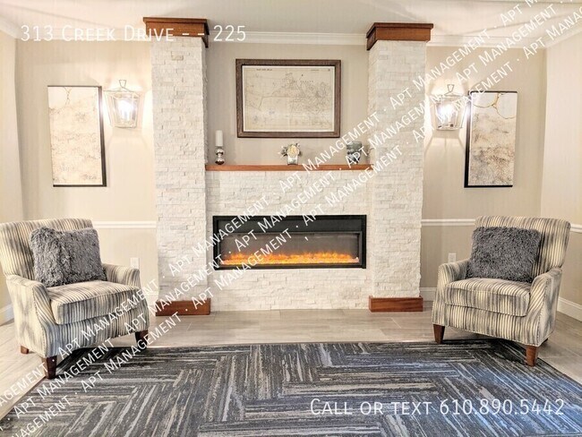 Building Photo - 313 Creek Dr
