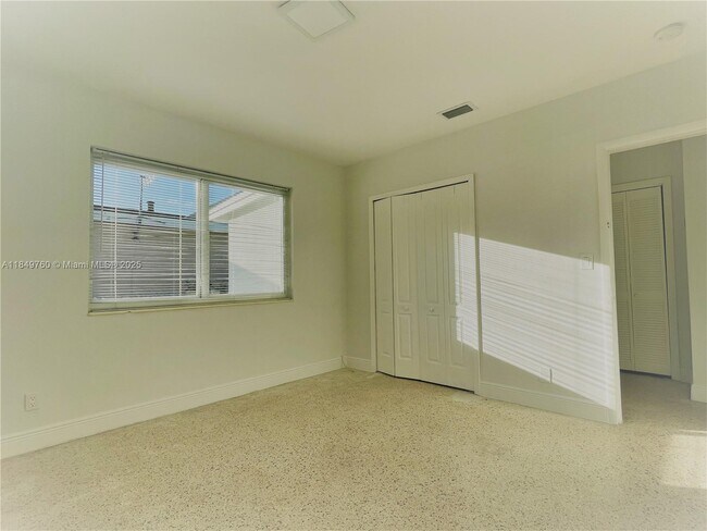 Building Photo - 3141 SW 12th St