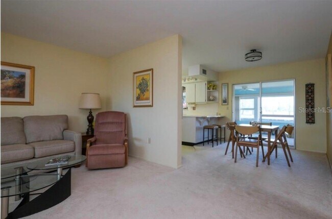 Building Photo - 1411 N Pebble Beach Blvd