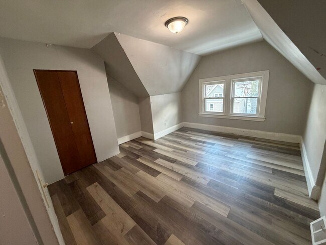 Building Photo - 526 Westinghouse Ave