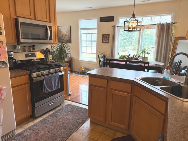 Building Photo - 2554 Evergreen Cir