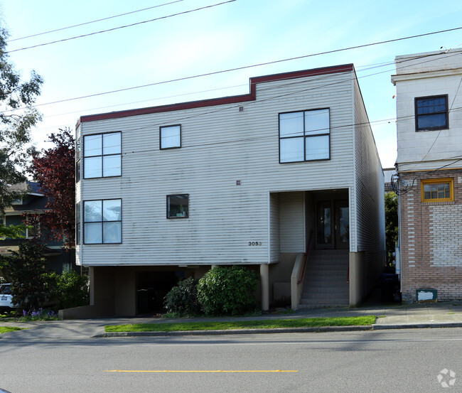 Building Photo - Bradley Apartments