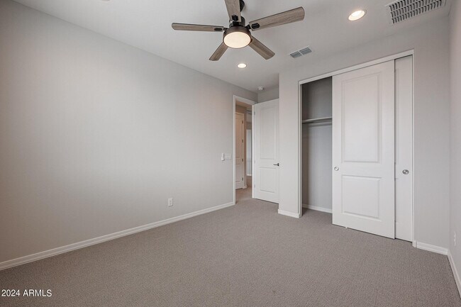 Building Photo - 2031 W Bramble Berry Ln