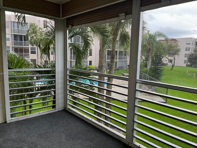 Building Photo - 1931 Sabal Palm Dr