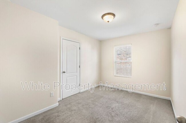 Building Photo - 7621 Mockernut Dr