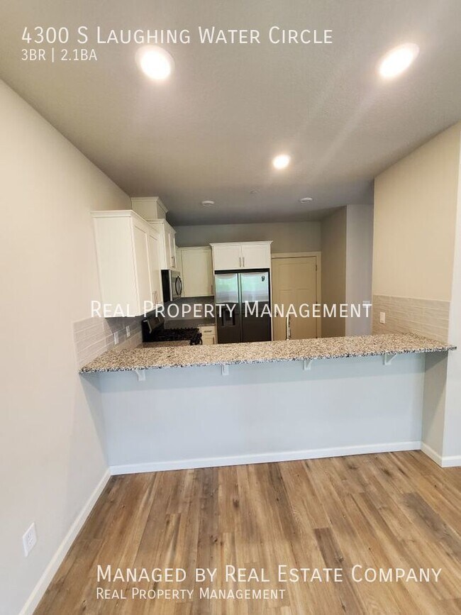 Building Photo - Modern Ridgefield Townhome with Two Car Ga...