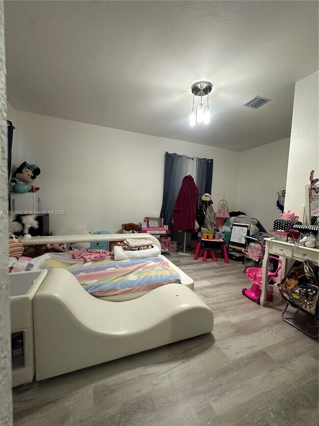 Building Photo - 12923 SW 285th Terrace