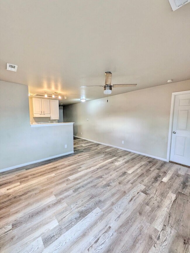 Building Photo - 1833 E 3rd St