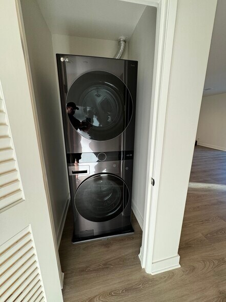 Building Photo - 10434 Baird Ave