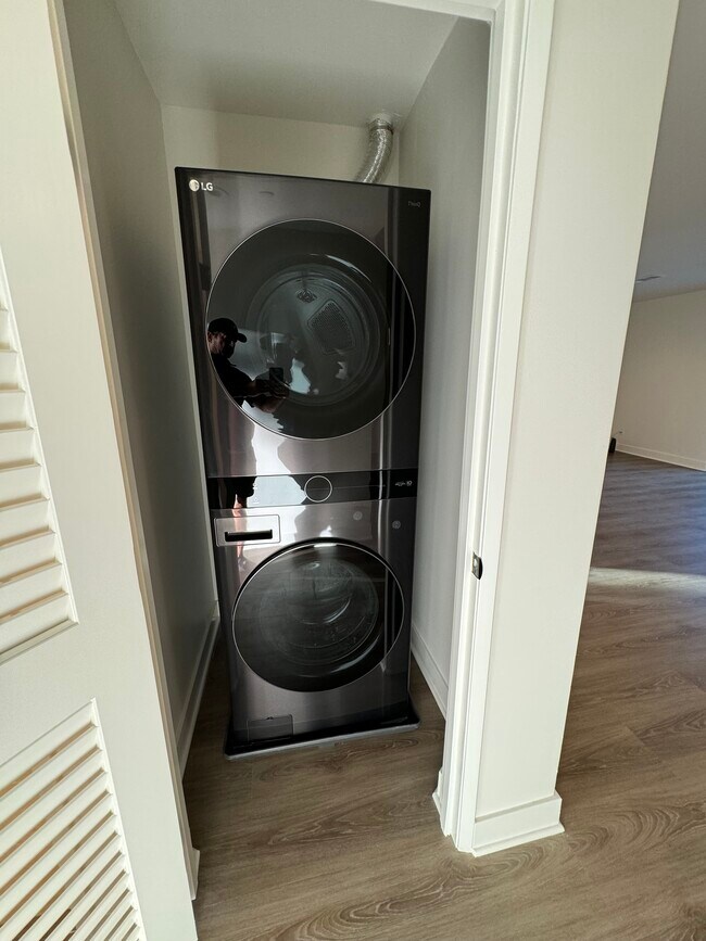 Building Photo - 10434 Baird Ave