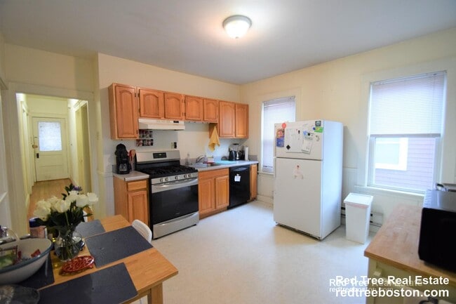 Building Photo - 44 Easton St