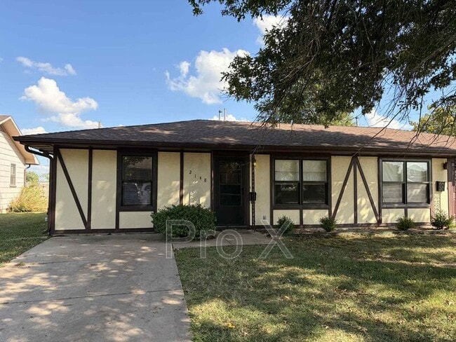 Primary Photo - 2148 Forest Dr