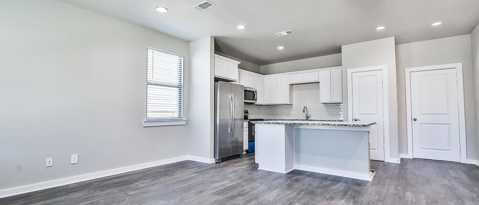 Building Photo - 208 Lake Ct