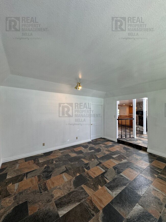 Building Photo - Peaceful Nuevo Living with Gated Driveway, Spacious Layout and Outdoor Living