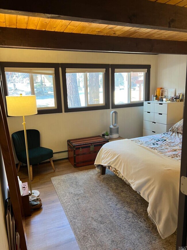 Building Photo - 702 College Dr