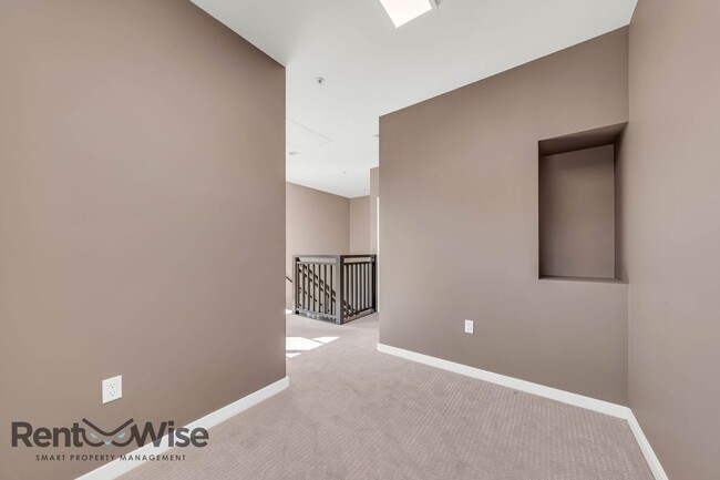Building Photo - 298 Friedell St