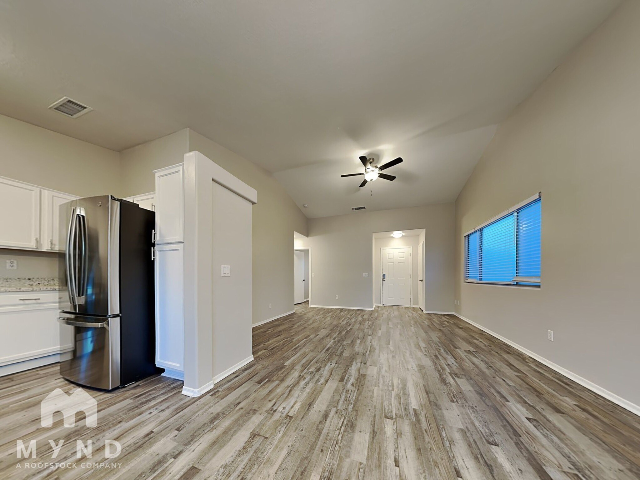Building Photo - 10740 W Mountain View Dr