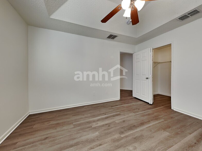 Building Photo - 8722 Star Leaf Rd N