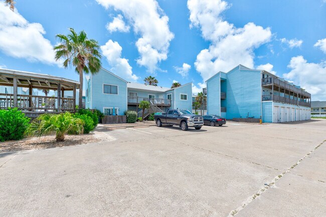 Building Photo - 15010 Leeward Dr