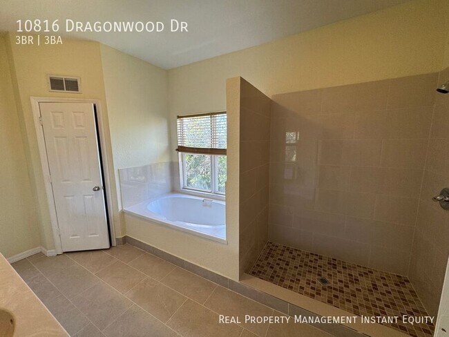 Building Photo - 10816 Dragonwood Dr