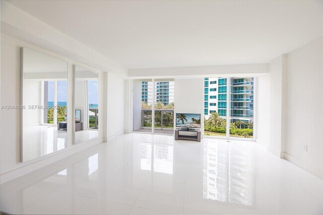 Building Photo - 10275 Collins Ave