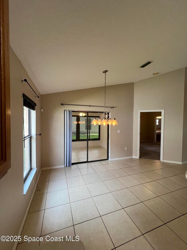 Building Photo - 2540 Alicia Ln