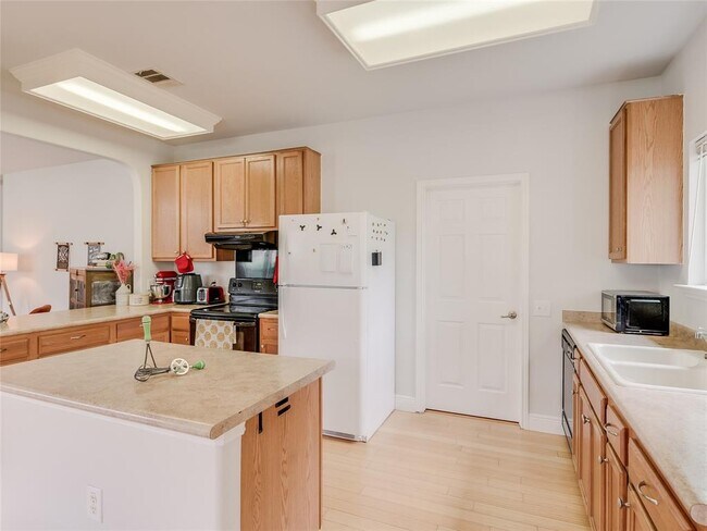 Building Photo - 6313 Ken Caryl Dr