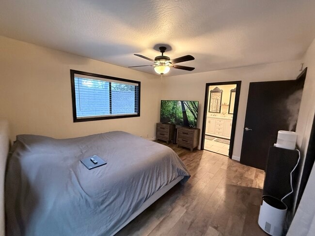 Building Photo - 27464 Meadow Dr