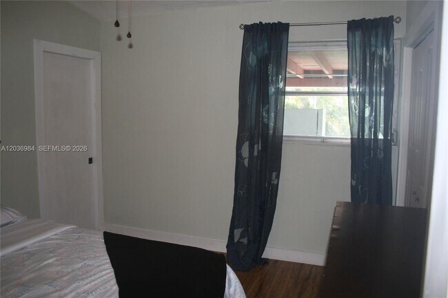Building Photo - 621 SW 64th Way