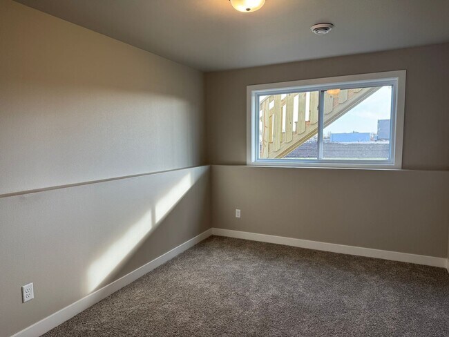 Building Photo - Horace ND - Available Now