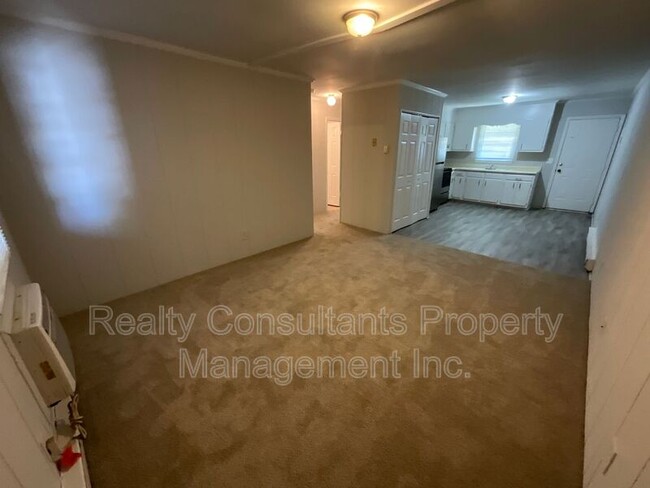Building Photo - 113 Cox Ave