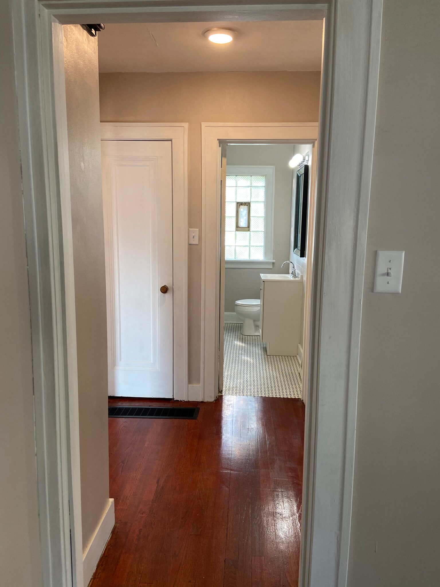 Building Photo - 7532 Jefferson Ave