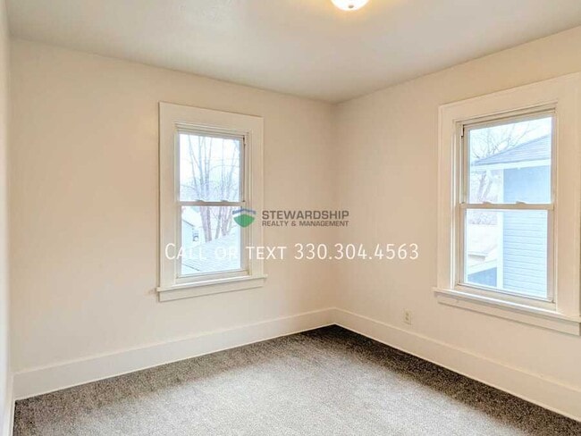 Building Photo - 1412 16th St NW