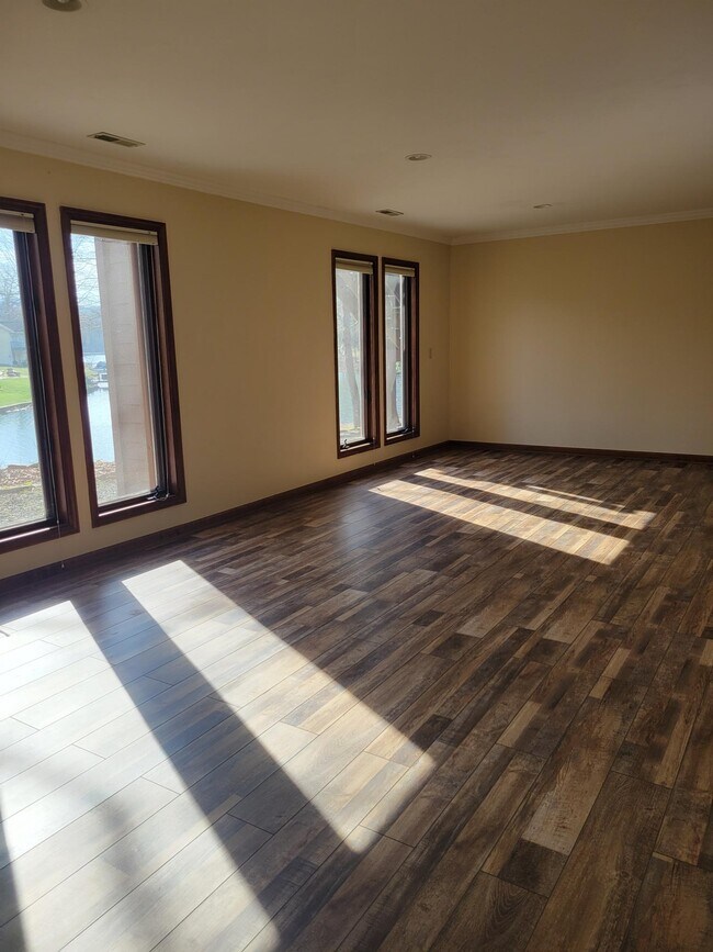 Building Photo - 116 Knollwood Ln