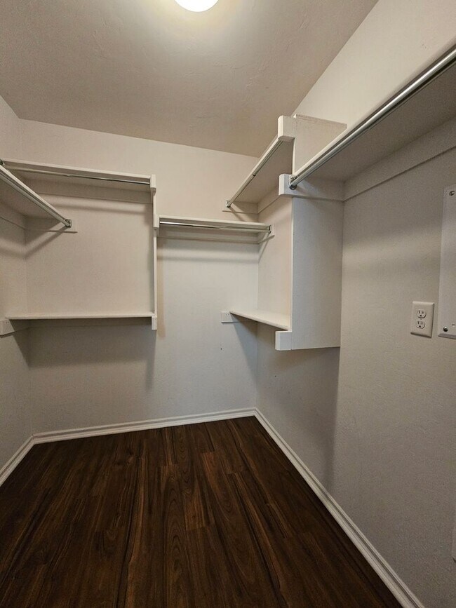 Building Photo - 2921 Lerkim Ln