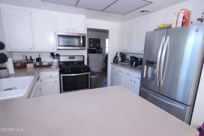 Building Photo - 2062 Sapra St