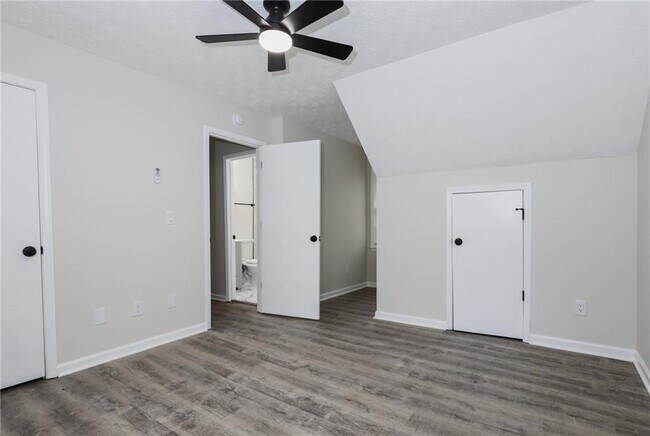 Building Photo - 5343 Ridgemere Ct