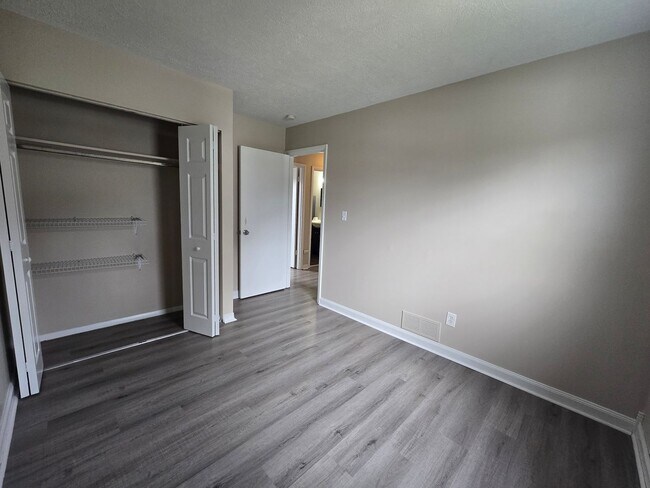 Building Photo - 3 Bedroom Split Entry - Gateway School District