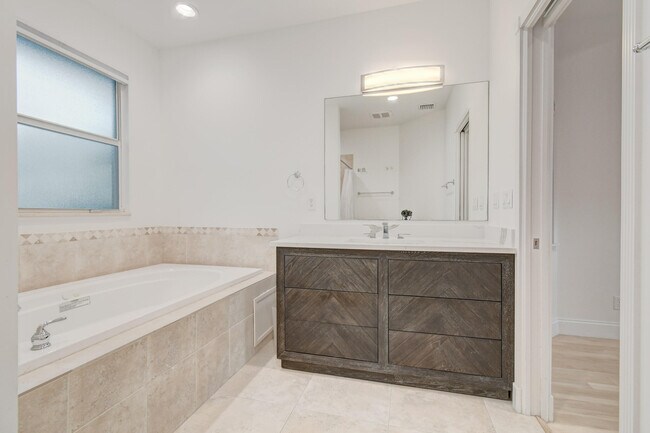 Building Photo - 21 Oceanview Dr