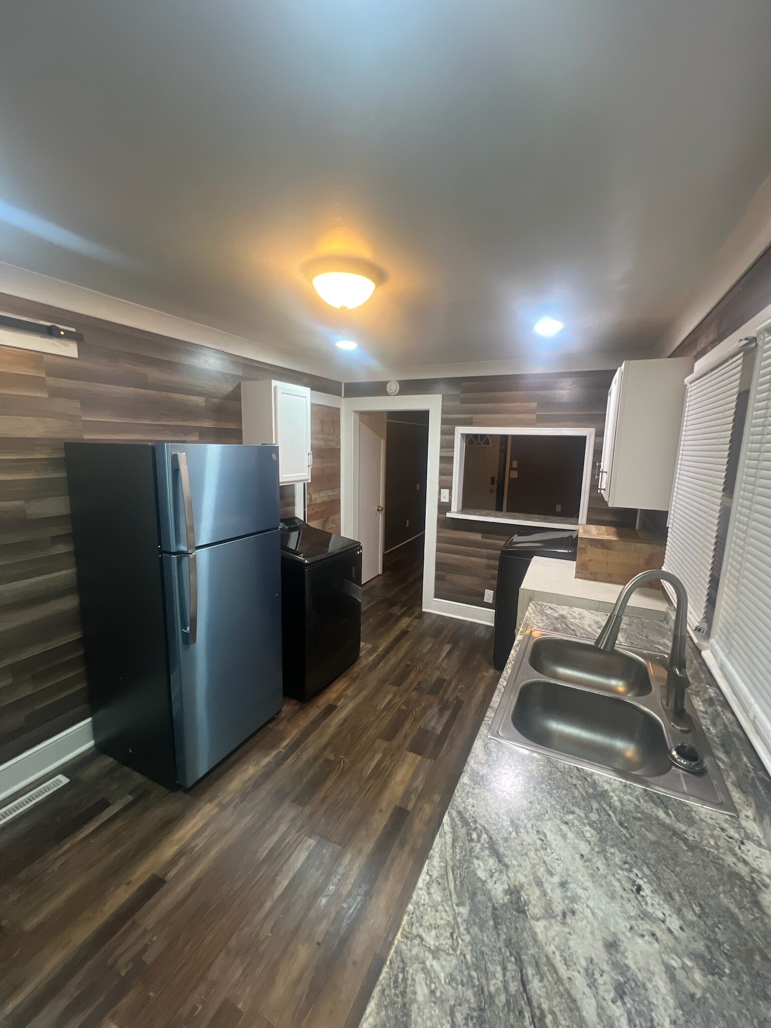KITCHEN - 905 N Layton Ave