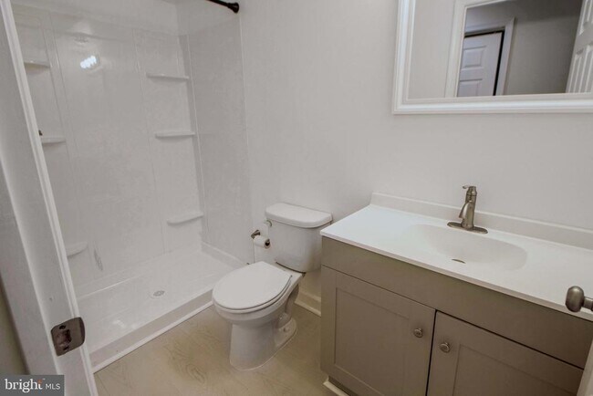 Building Photo - 333 S Conkling St