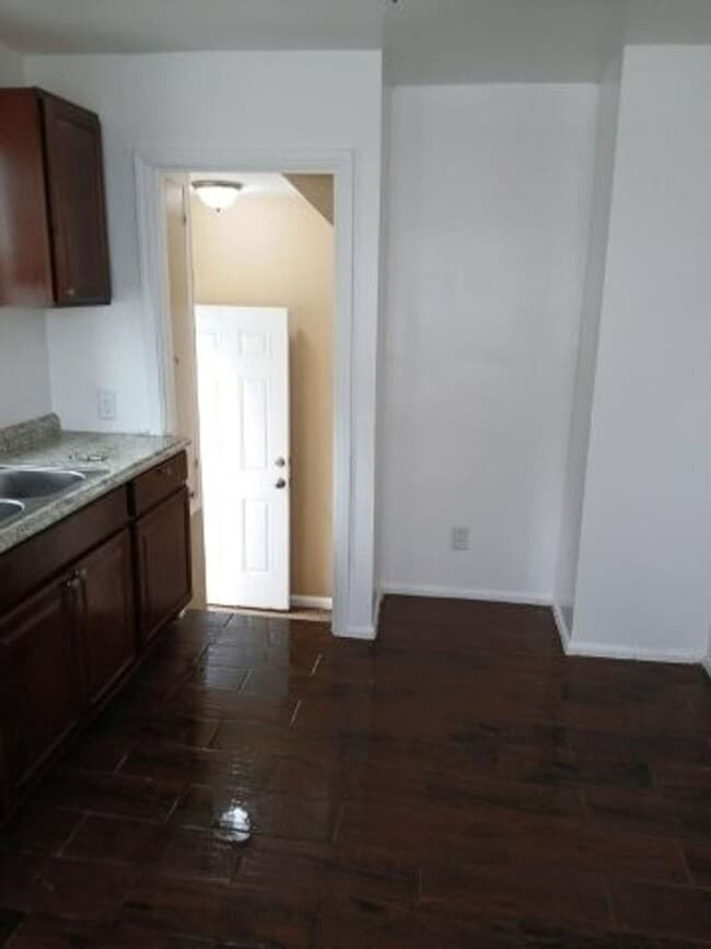 Building Photo - 12075 Rossiter- 3 BEDS & 1 BA FOR RENT!